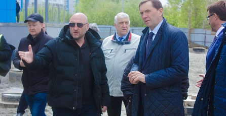 Депутат Госдумы Виктор Игнатов высоко оценил строительную готовность ГЧП-поликлиники №13 в Новосибирске
